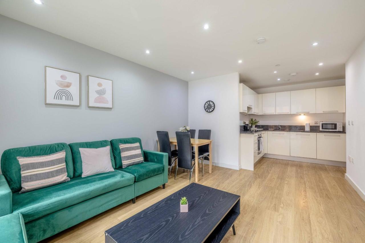Apartmán 2 Bed At Slough Station & Parking - London In 20 Mins Exteriér fotografie