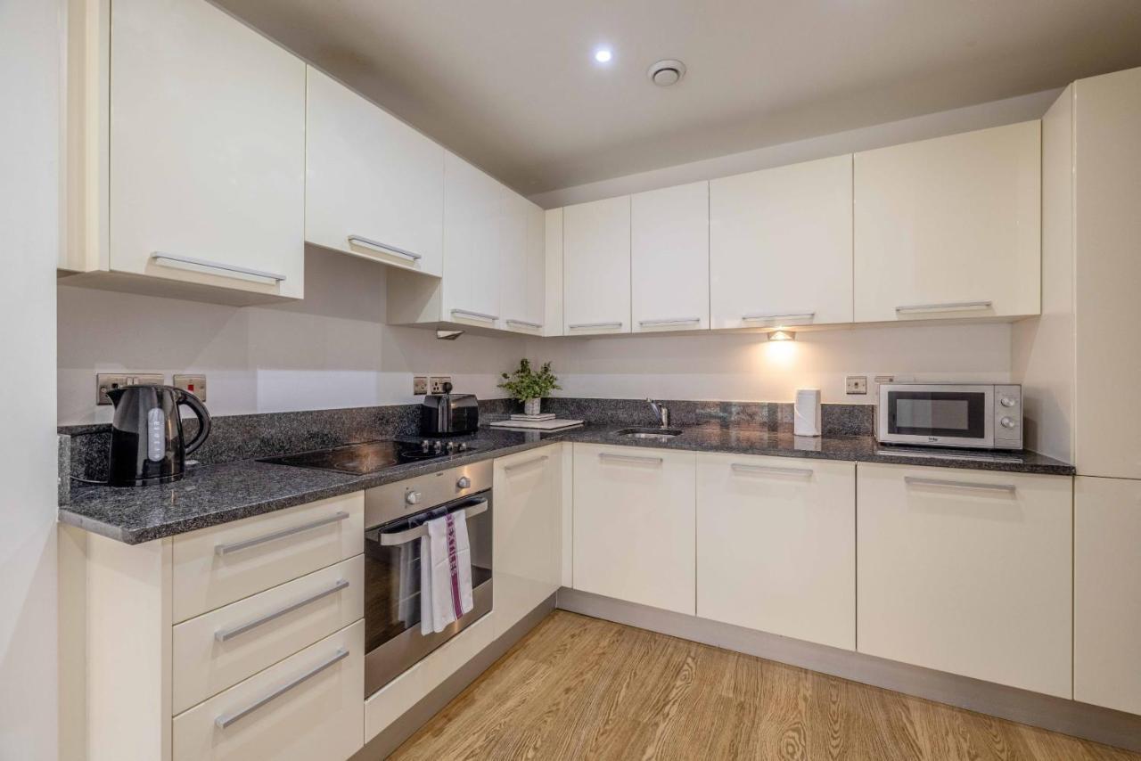 Apartmán 2 Bed At Slough Station & Parking - London In 20 Mins Exteriér fotografie