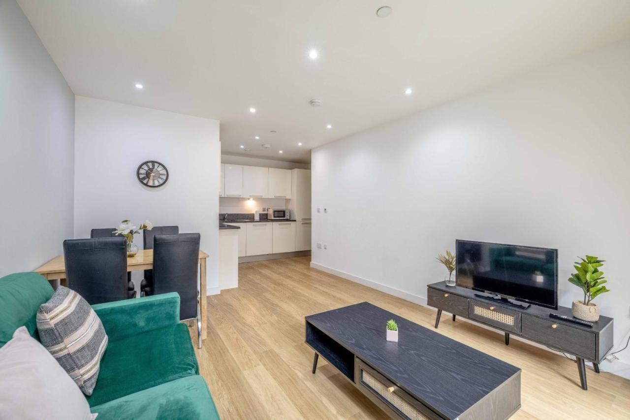 Apartmán 2 Bed At Slough Station & Parking - London In 20 Mins Exteriér fotografie
