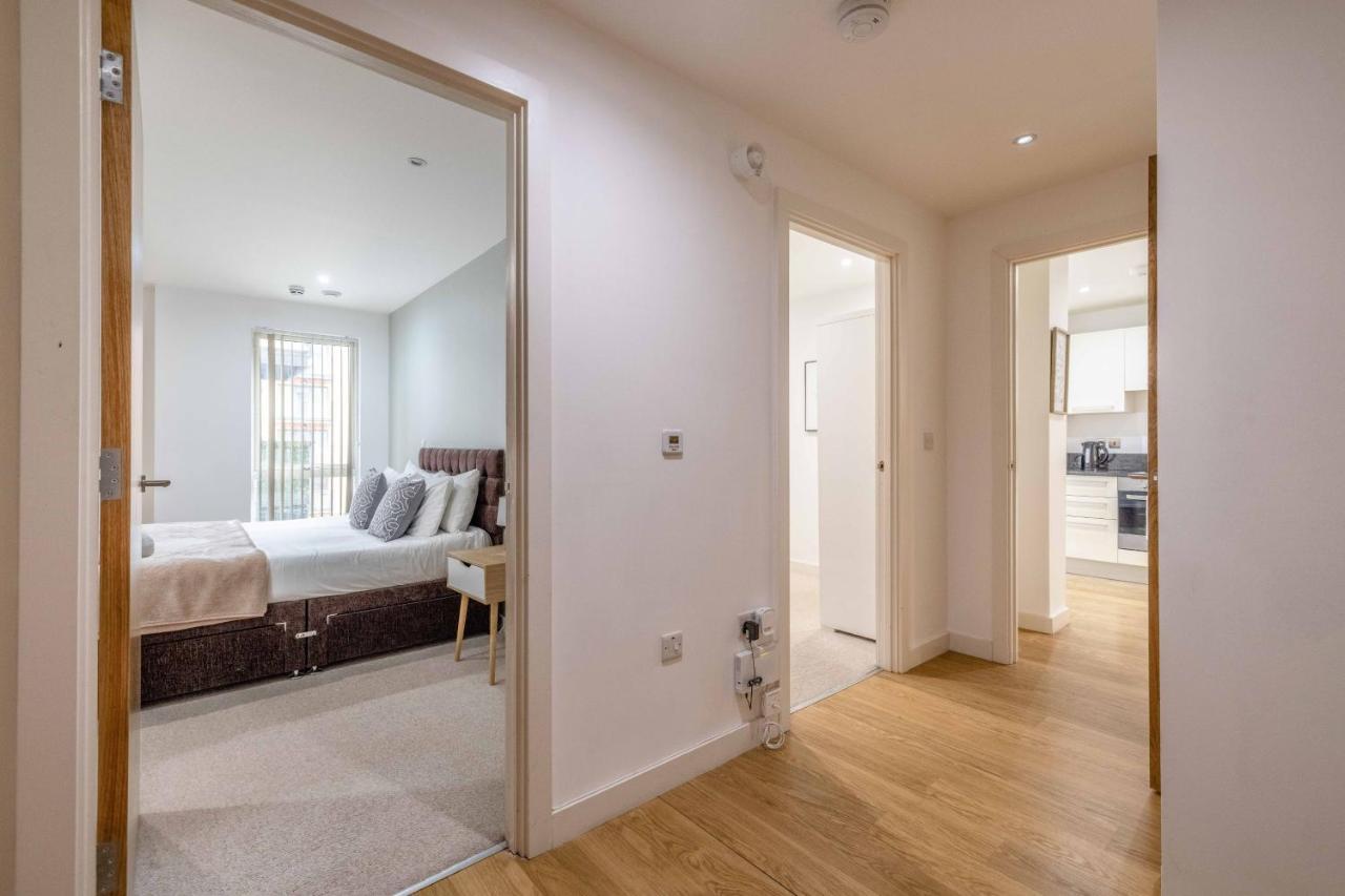 Apartmán 2 Bed At Slough Station & Parking - London In 20 Mins Exteriér fotografie