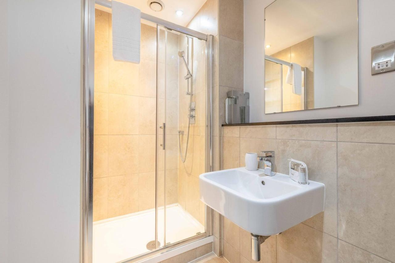 Apartmán 2 Bed At Slough Station & Parking - London In 20 Mins Exteriér fotografie