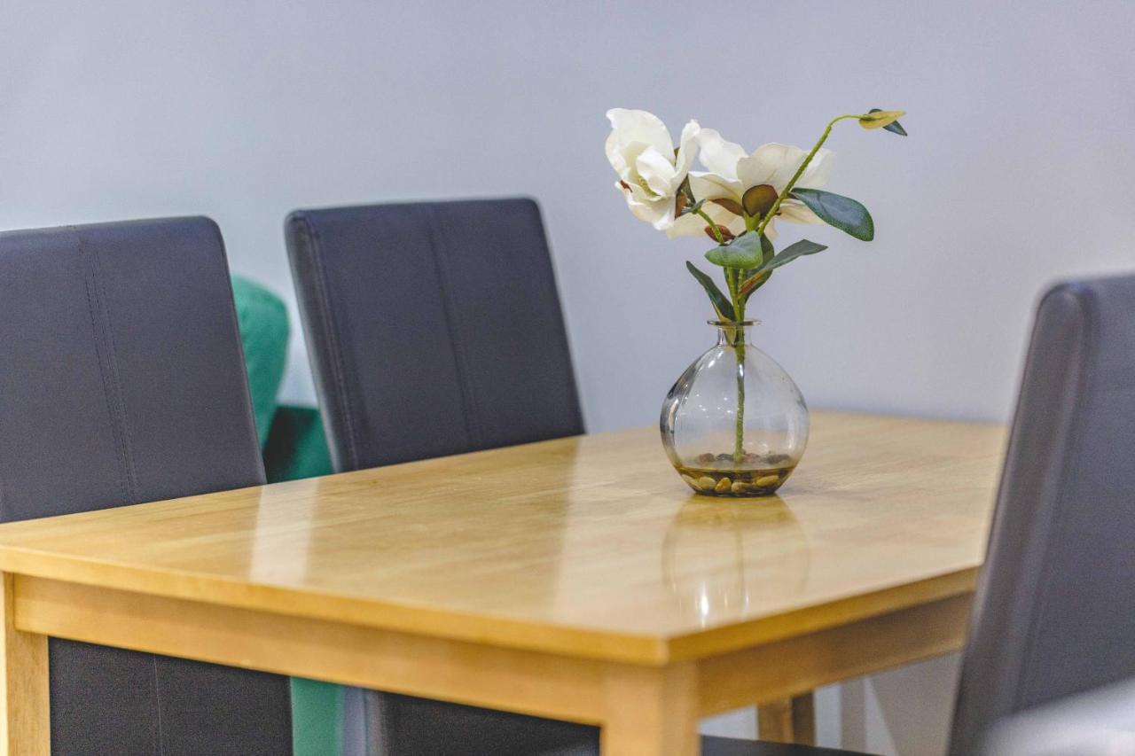 Apartmán 2 Bed At Slough Station & Parking - London In 20 Mins Exteriér fotografie